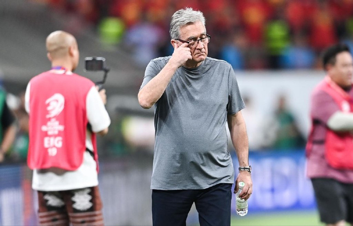 卡纳瓦罗赋闲，自荐国足主帅，连续被炒3次，球迷：请别祸害国足