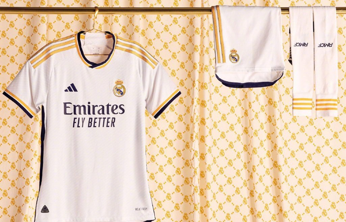 皇马官方发布23/24赛季主场球衣,经典白色点缀黑金条纹