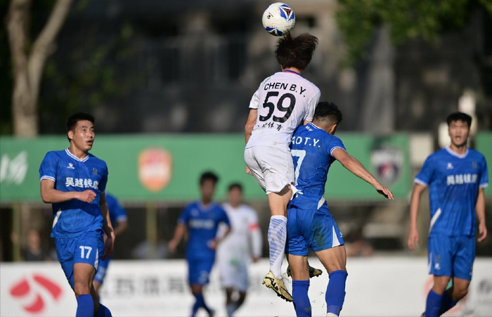 足坛再现不良风气！中足联官宣：中乙北理工向裁判送礼，罚款10万