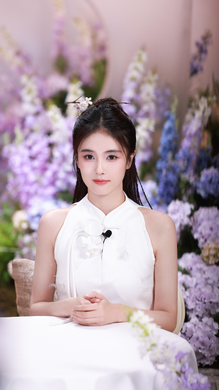 白鹿直播造型,紫色眼妆中式造型优雅大气好漂亮