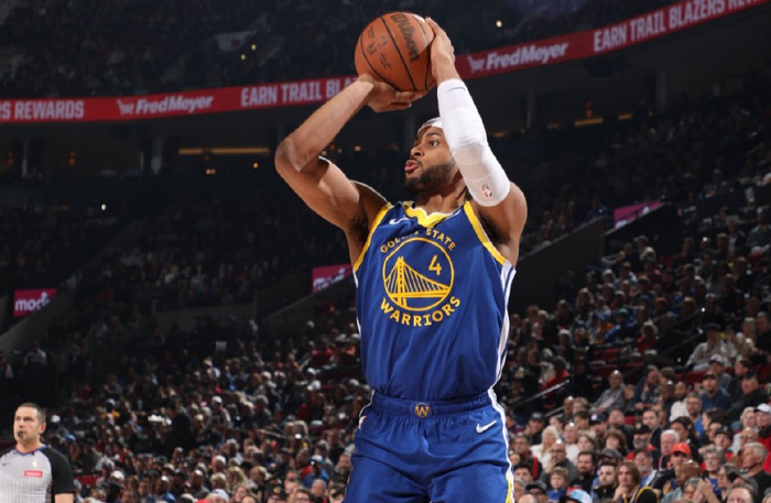 本场比赛中,勇士的替补侧翼新星摩西-穆迪(moses moody)的表现其实