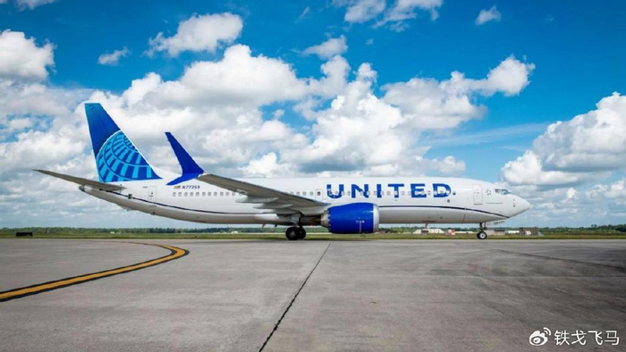 美联航飞机冲出跑道,飞行员或是主因|飞机|跑道|飞行员_新浪新闻