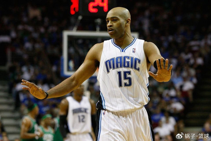 确定入选名人堂,半人半神的卡特,nba生涯22年赚到多少净资产?