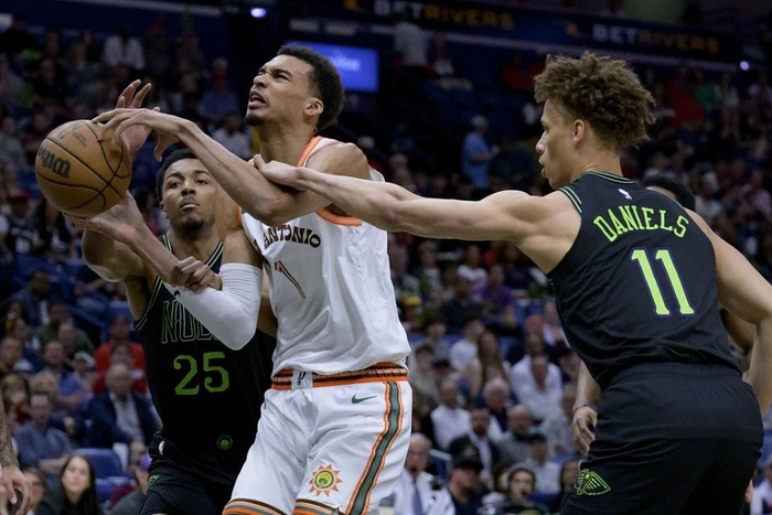 爆冷取胜文班亚马17129格拉汉姆205马刺关键时刻逆转鹈鹕队