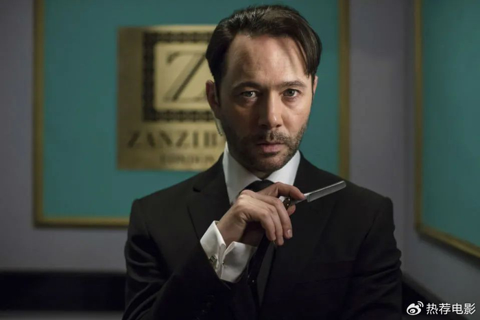 季由史蒂夫·佩姆伯顿,里斯·谢尔史密斯,希欧布罕·芬内朗,马克·博