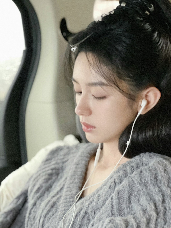 周也的侧脸__财经头条