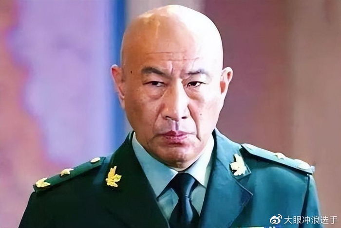 石兆琪1958年出生于北京的一个军人家庭,从小就有着当兵的梦想.