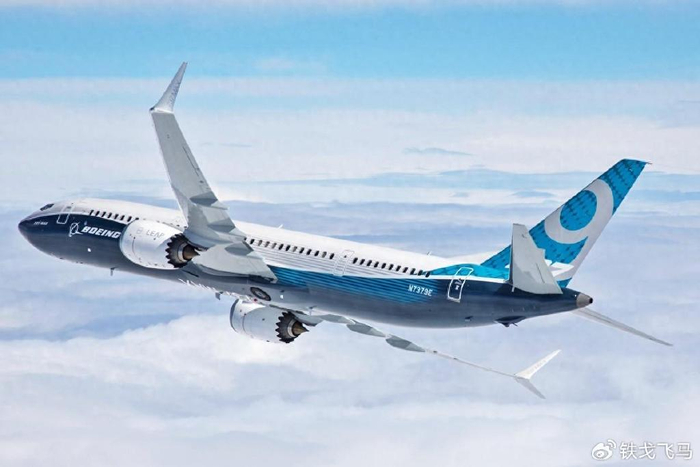 美联航飞机冲出跑道,飞行员或是主因|飞机|跑道|飞行员_新浪新闻