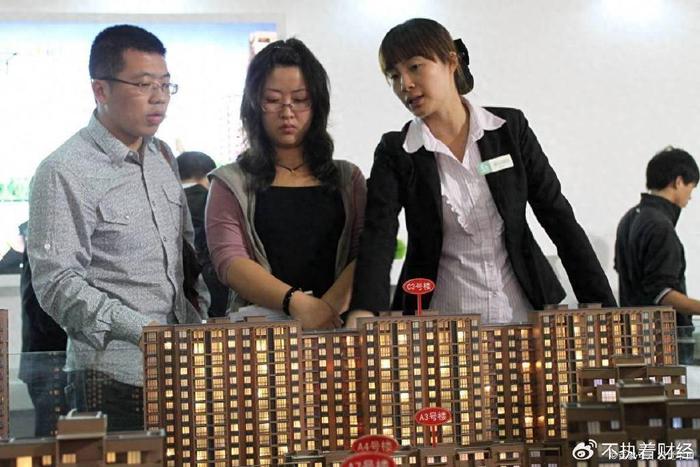 2025年不要存有大量现金？甭管手上有多少钱，老百姓都别瞎折腾
