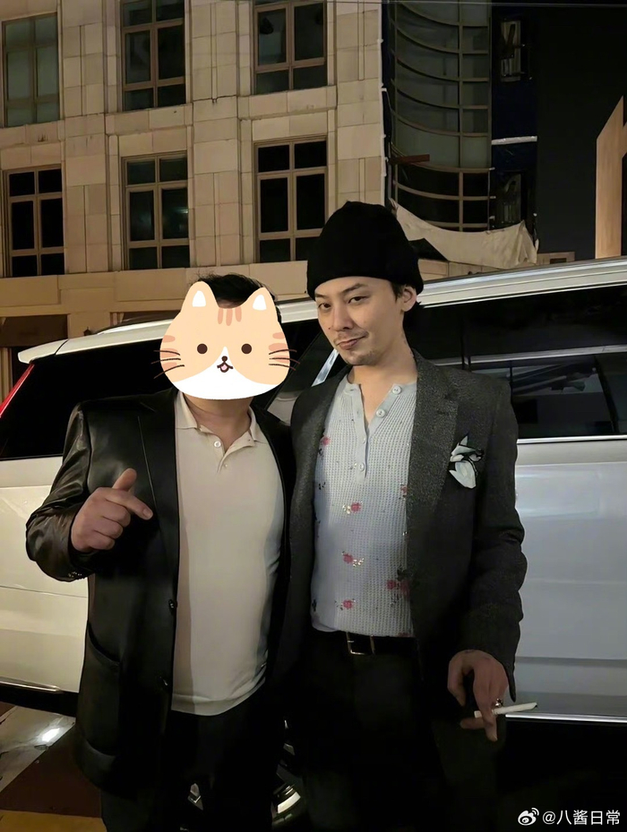 路人偶遇权志龙合照