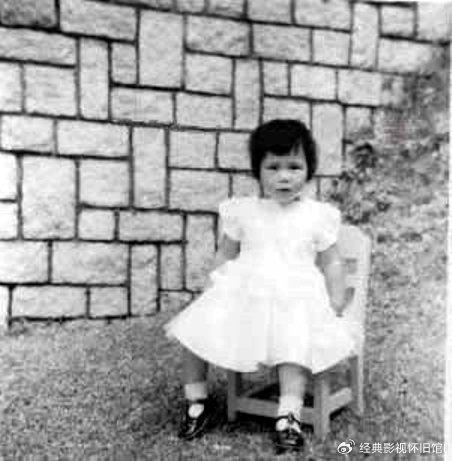 黑白老照片:幼年时期的翁美玲,是个胖乎乎的小可爱|翁美玲|阿翁|可爱
