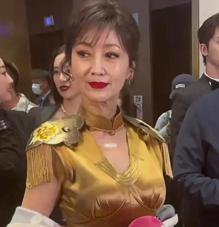 68岁赵雅芝近况曝光,真实状态现老人纹,化浓妆身材纤细|赵雅芝|浓妆