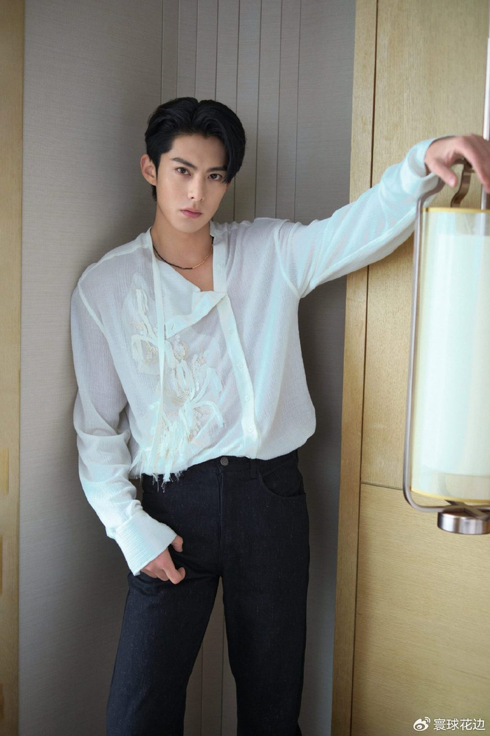 天生「高冷脸」男艺人 #1:王鹤棣