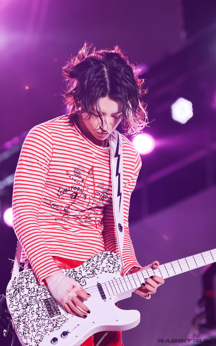 汕头音乐节上的小鬼溢出屏幕的青葱少年感现场高燃超炸