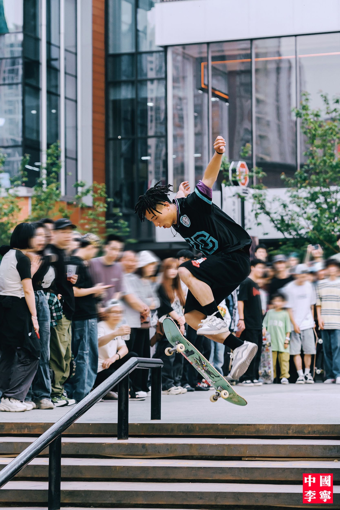成都24h街头不打烊滑板果酱赛李宁滑板系列不应该沉寂继续加油吧
