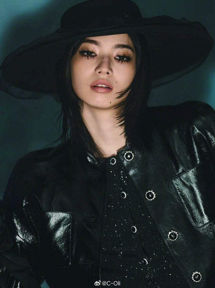 ELLE Japan November 2025 || 香奈儿女郎来咯__财经头条__新浪财经