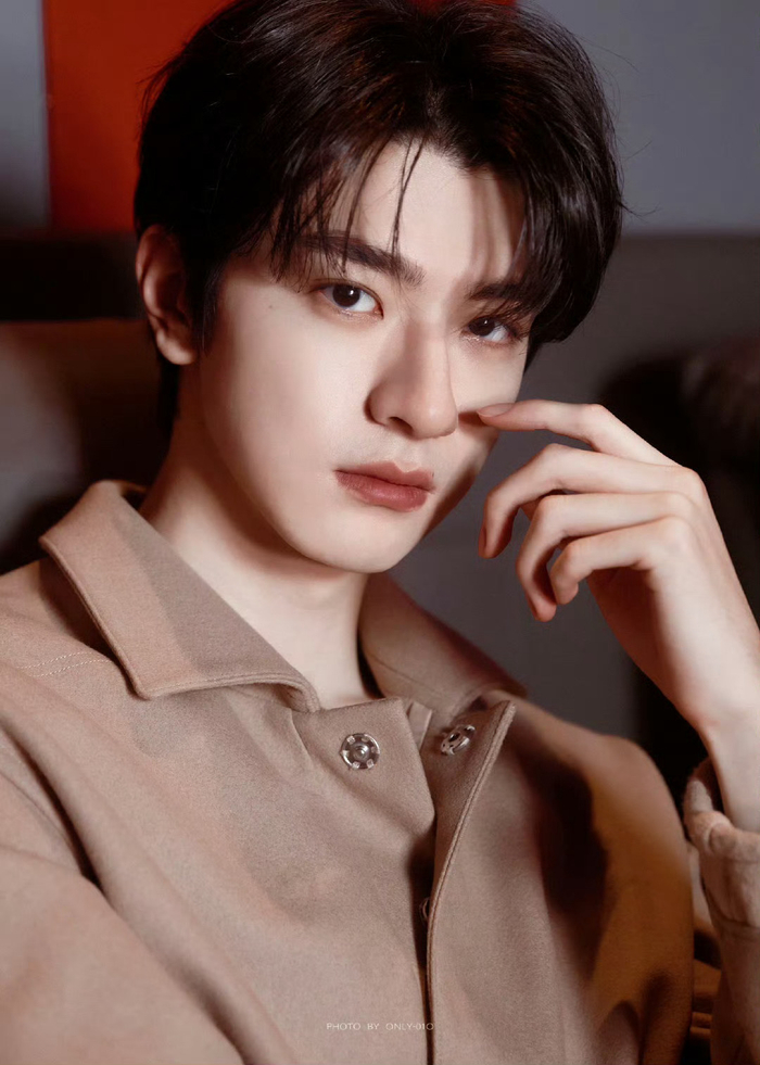 林一真的好完美的一张脸!而且还大高个,纯纯理想型