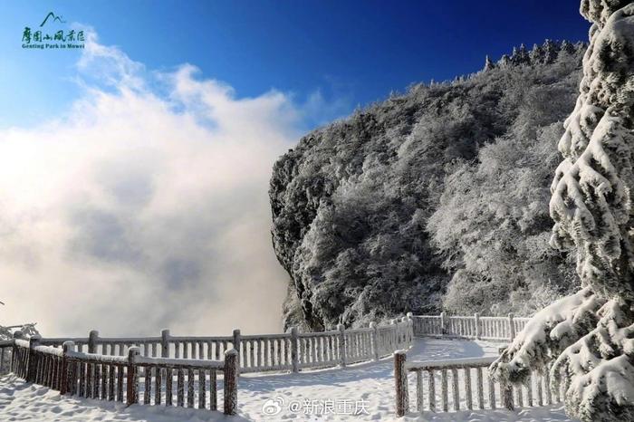 摩围山的雪虽迟迟未到,但雪后的摩围山风景美不胜收