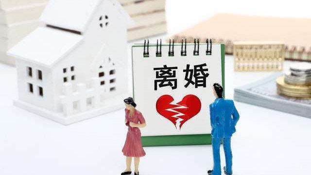离七次婚还晒朋友圈？网友吵翻天：是真潇洒还是博流量？