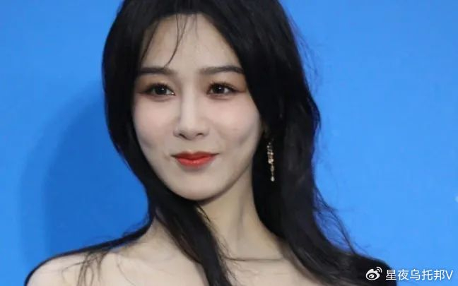 杨紫elle封面妆容,网友直呼无法认识!