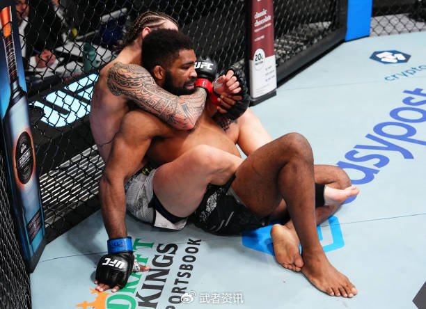 艾伦分歧判定战胜柯蒂斯豪取7连胜|艾伦|柯蒂斯_新浪新闻