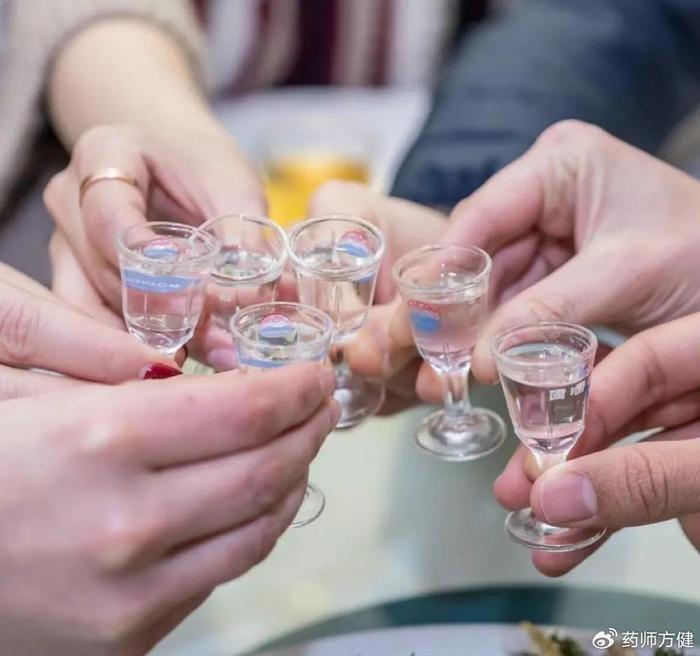 春节聚餐喝酒,真正有用的解酒药到底有没有?专家告诉您答案