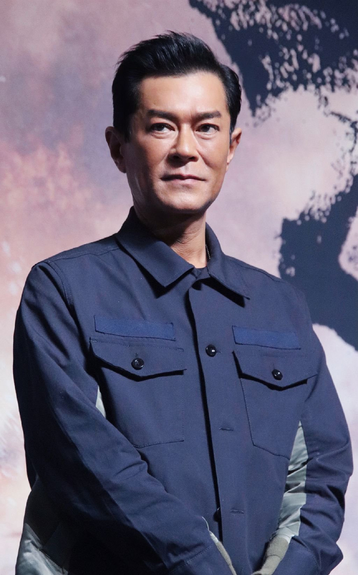 古天乐颜值崩塌,出席活动被嘲脸僵似三星堆面具,精修后似蜡像