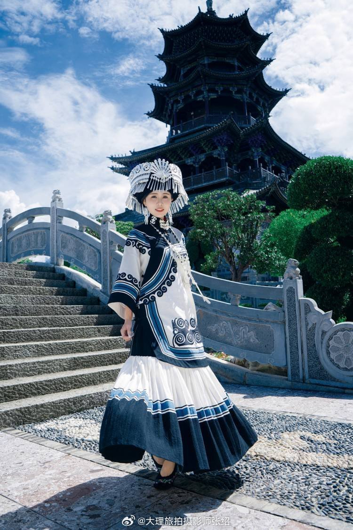 哇这就是我心中完美彝族少女的样子