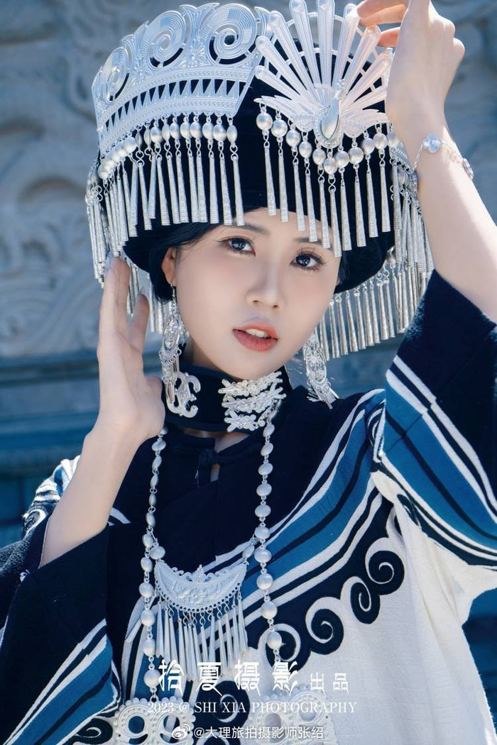 哇这就是我心中完美彝族少女的样子