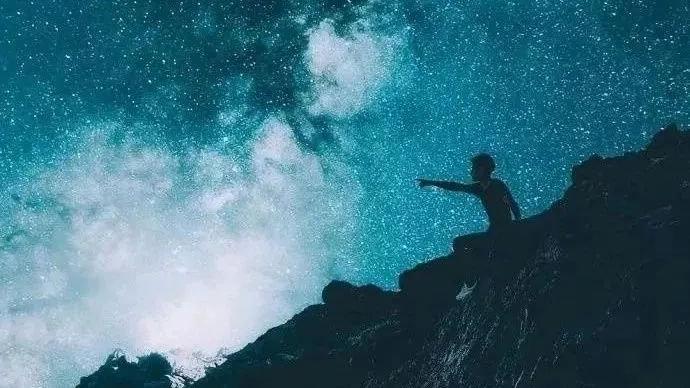原创|如一个人熬到没有电话，没有聚会，没有社交......