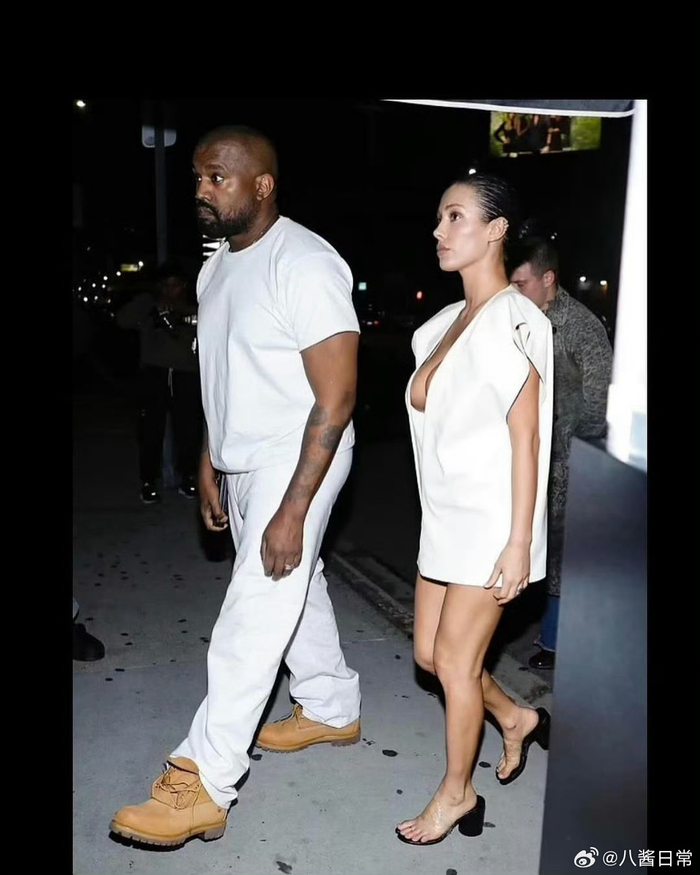 侃爷kanyewest和妻子bianca今日出门任务达成