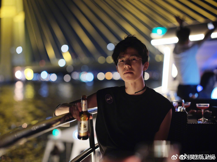 刘昊然最新营业照男大既视感都是别人的错