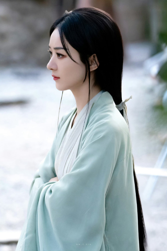 这是真·神级侧颜!赵丽颖鼻梁是真的好优越