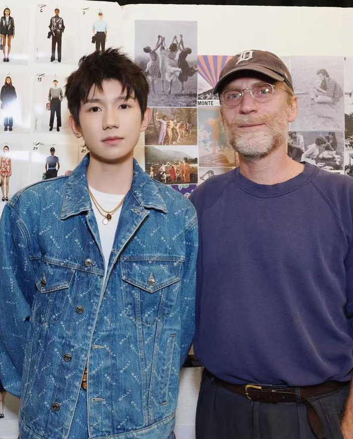 王源营业合照更新米兰时装周之旅圆满结束了