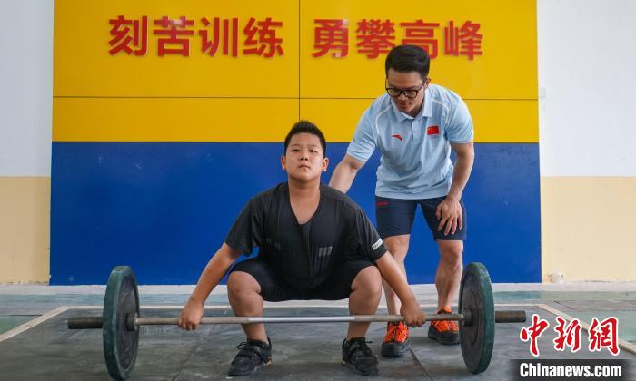 中国运动员石智勇:无悔将一切献给举重