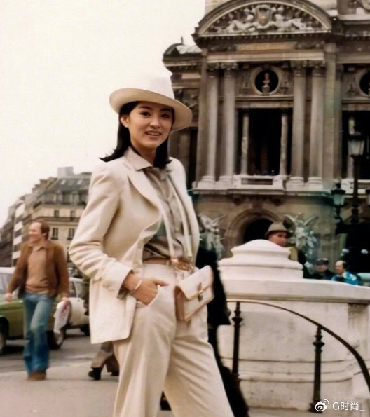 林青霞一个被演戏耽误的时尚博主从18岁到68岁照着穿就很美