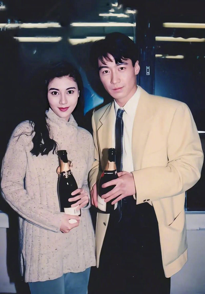 李嘉欣当年分别合作了四大天王里最帅的刘德华和黎明