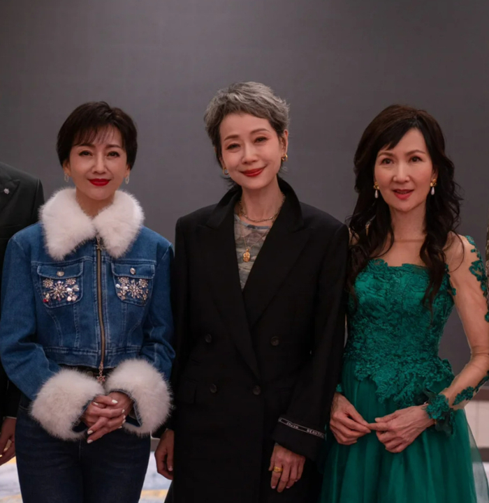新白娘子30周年主创齐聚,赵雅芝叶童同台风韵犹存,小青却老了|新白