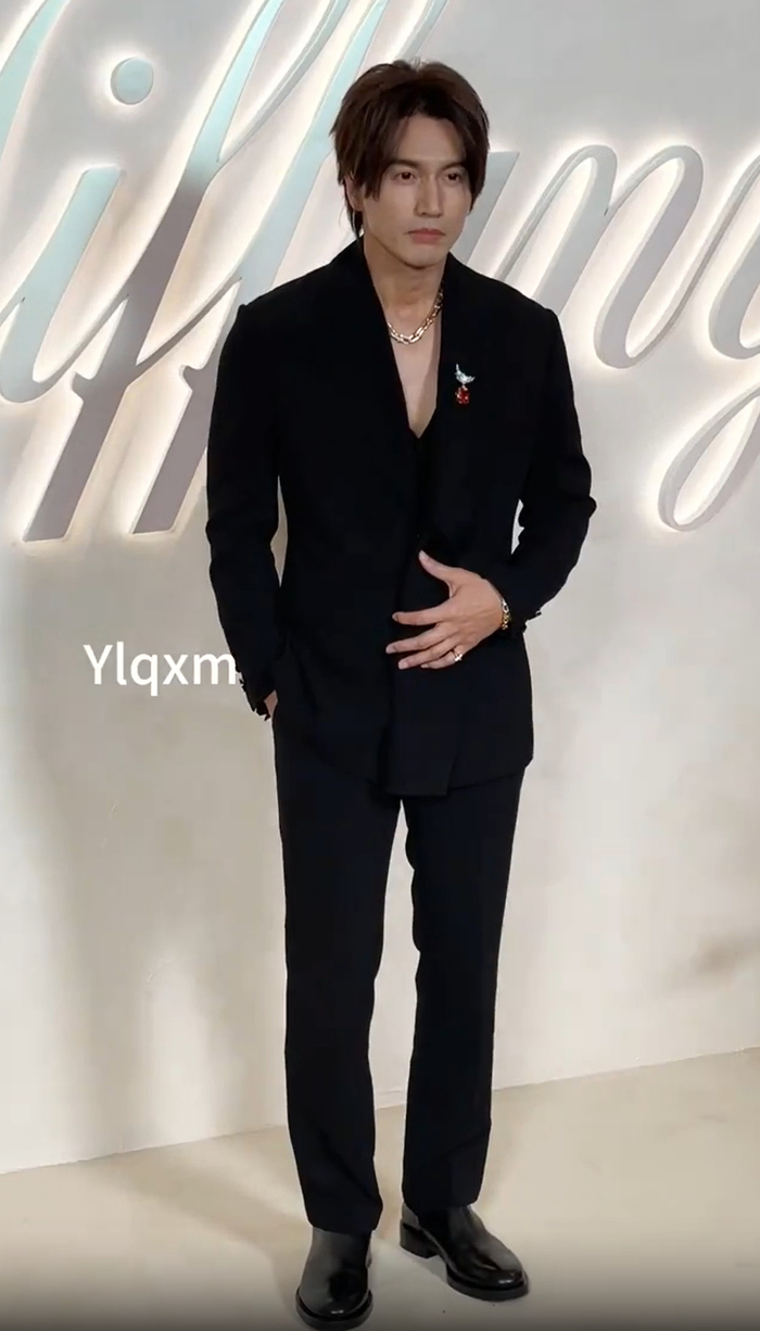 上海这一夜,刘嘉玲裙子土气,唐嫣露背秀身材,47岁言承旭显年轻|刘嘉玲