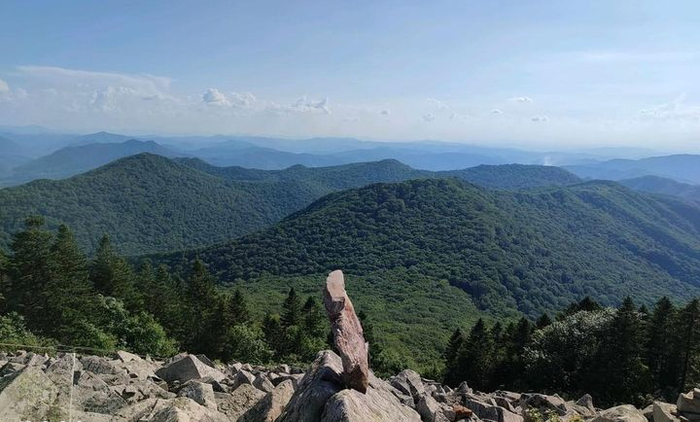 吉林通化发现世界首个高山陨石坑,深达400米,独有天石石瀑奇观|陨石坑