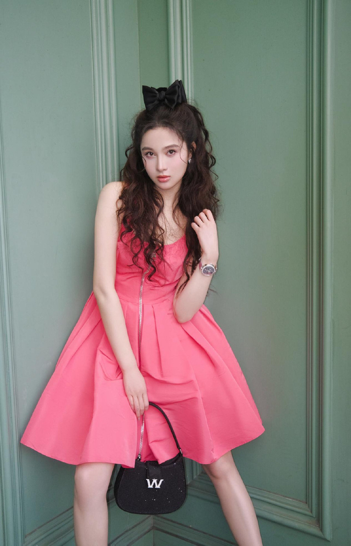 孙嘉璐hold住了死亡芭比粉,粉红俏佳人绝美|孙嘉璐|芭比|俏佳人_新浪