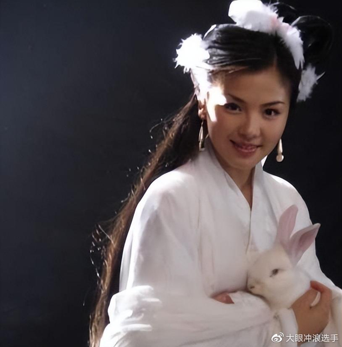 最美嫦娥邱佩宁65岁仍是仙女模样冯小刚我都惊呆了