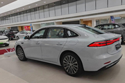 8万多的插混家轿，长超4米9，油耗0.9L，续航2100km，月销8745台