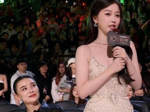 永远会为女性眼中自然流露出的善意、欣赏与惺惺相惜而落泪