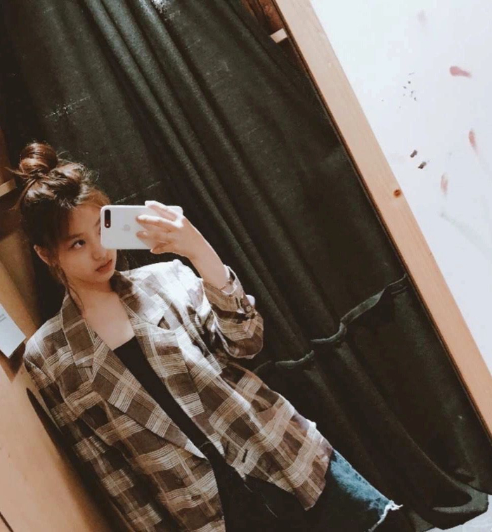 宁宁自己发的出道前旧照继续考古练习生时期的宁宁你小汁好像没有尴尬