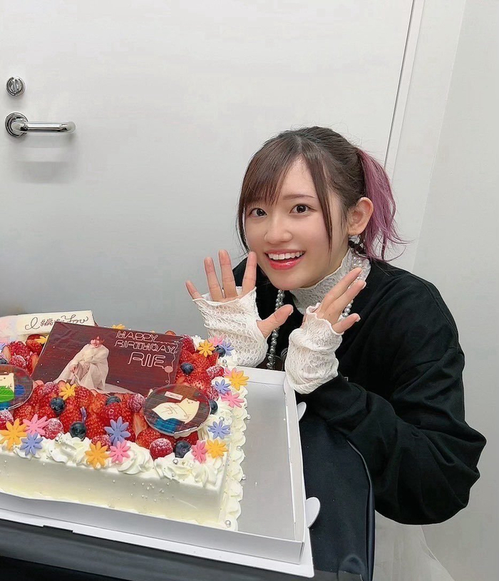 高桥李依227生日