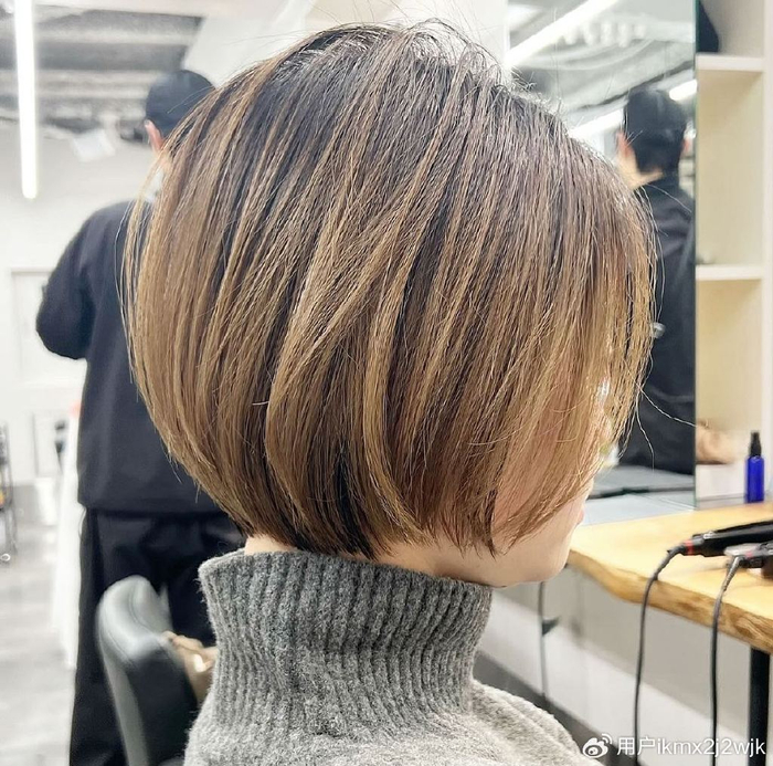 新时尚女发来了,推边饱满有层次,洋气卷卷真洋气|发型|层次|短发_新浪