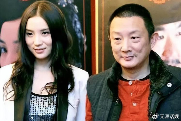 宋佳参加活动生图曝光,肩膀种花花痕迹明显,身材丰腴人高马大