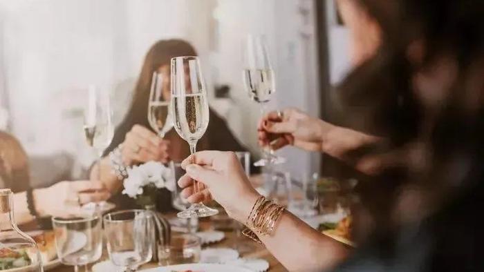 原创|别人请吃饭，牢记3不要，不然人缘会越来越差