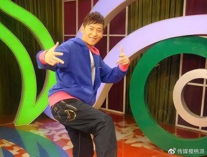 李好为尬聊刘德华道歉，妻子称其不擅访谈，但他却是娱乐主持鼻祖